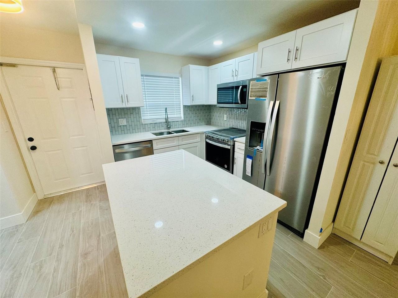 805 W Oakland Park Blvd #E5 - Photo 3 of 19