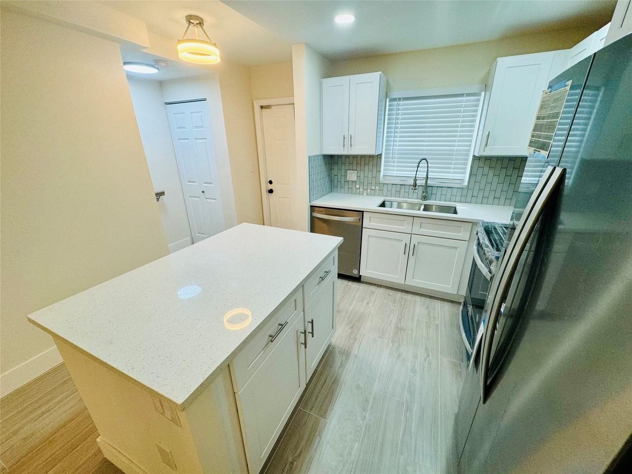 805 W Oakland Park Blvd #E5 - Photo 4 of 19