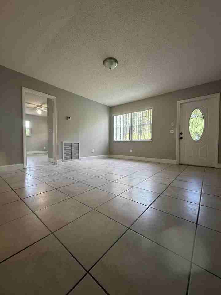 1605 N 42nd St - Photo 6 of 17