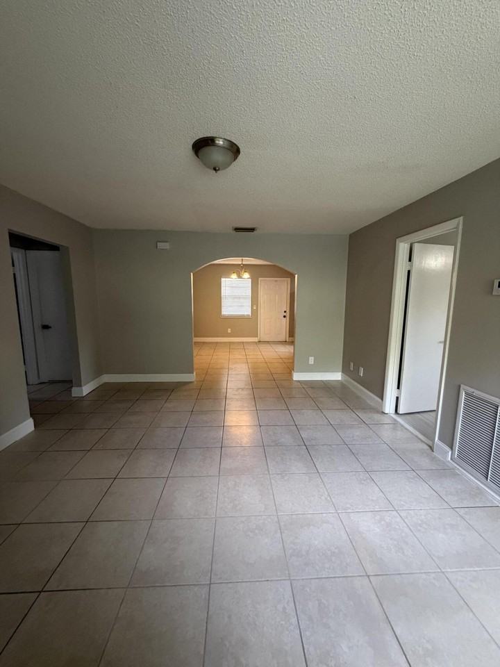 1605 N 42nd St - Photo 7 of 17