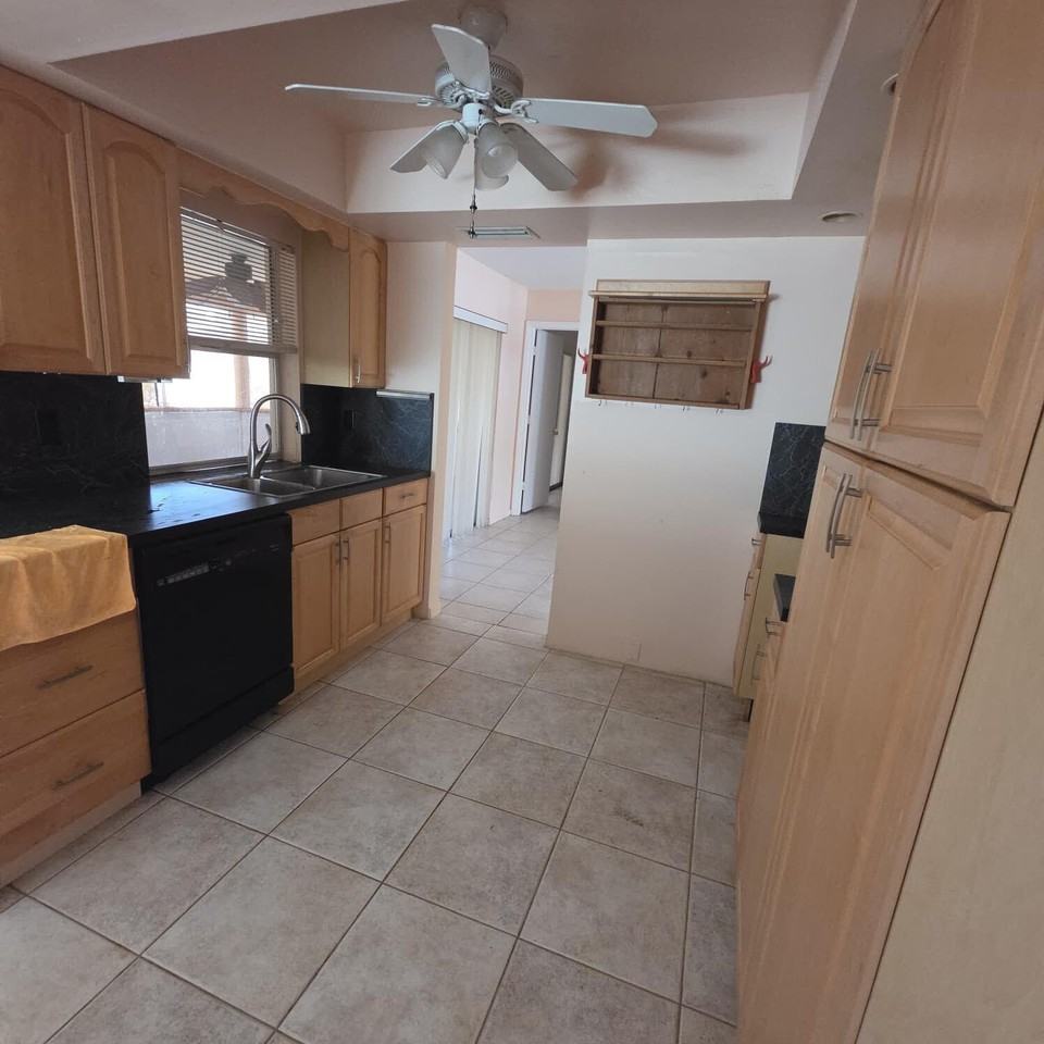 1641 Nw 49th St - Photo 2 of 5