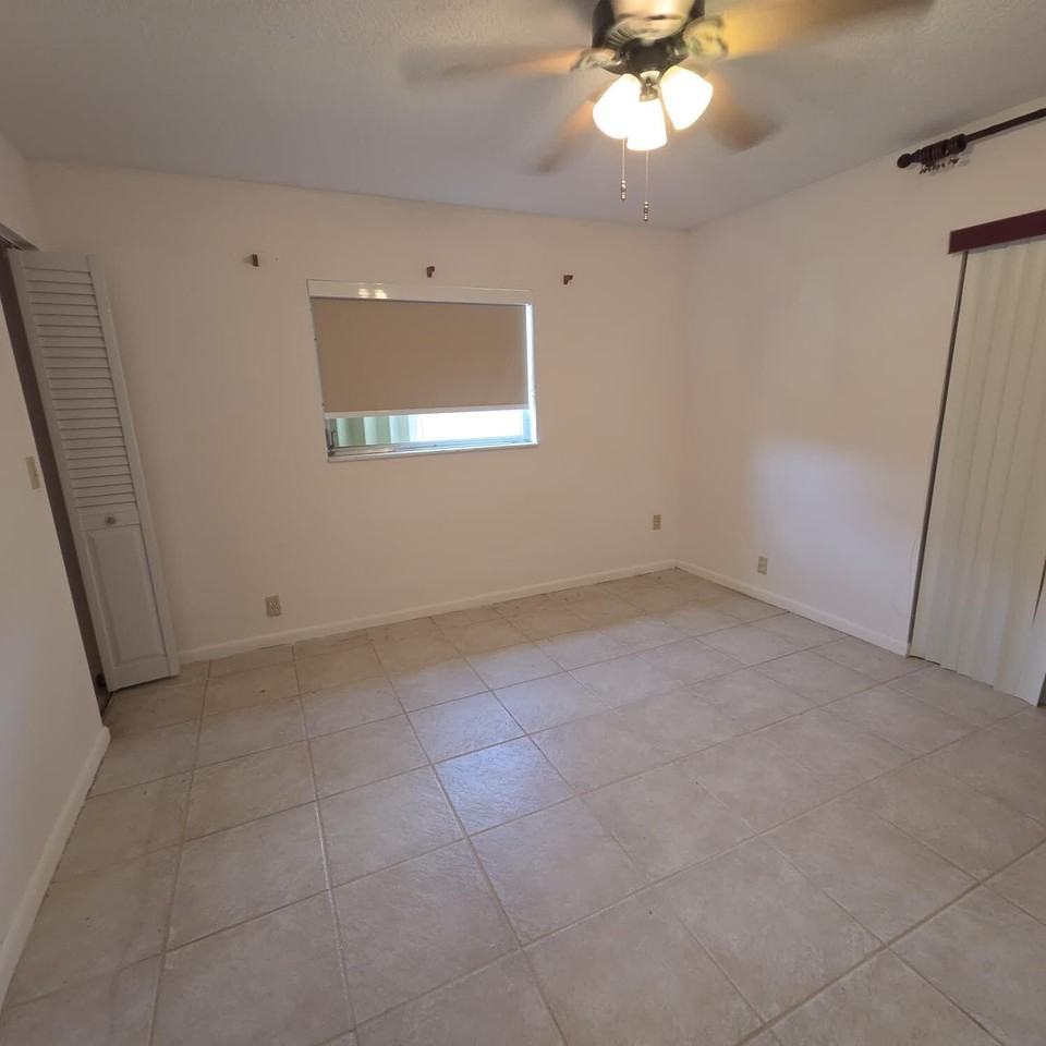 1641 Nw 49th St - Photo 3 of 5