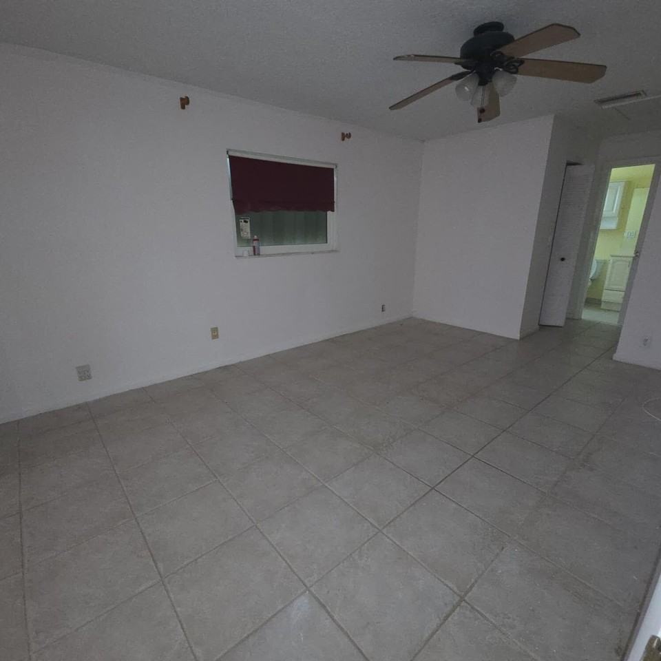 1641 Nw 49th St - Photo 4 of 5