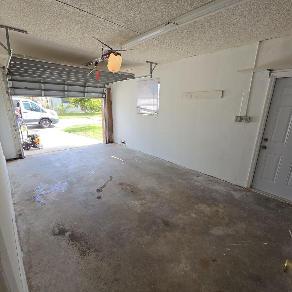 1641 Nw 49th St - Photo 5 of 5