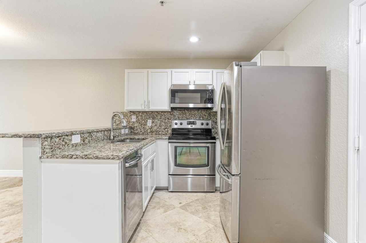 316 Se Bloxham Way - Photo 4 of 27