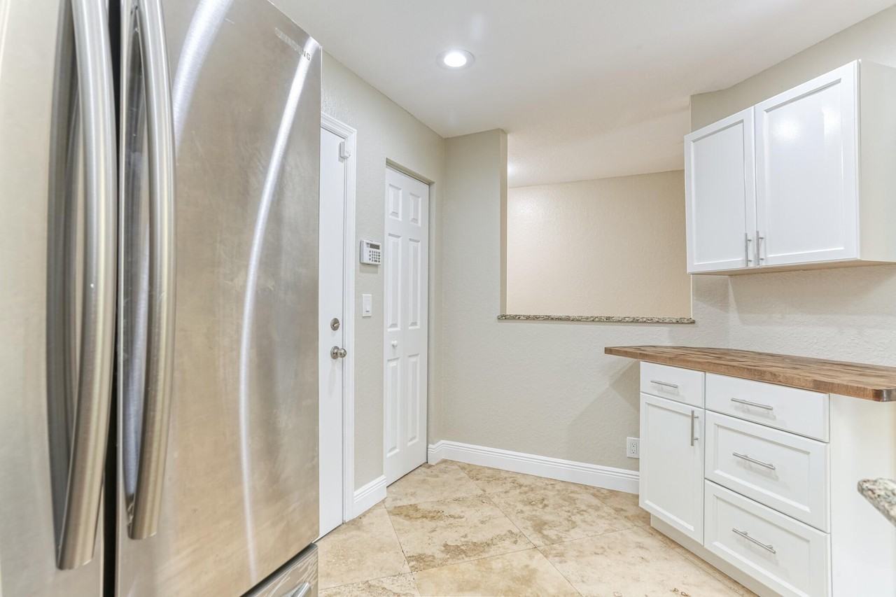 316 Se Bloxham Way - Photo 5 of 27