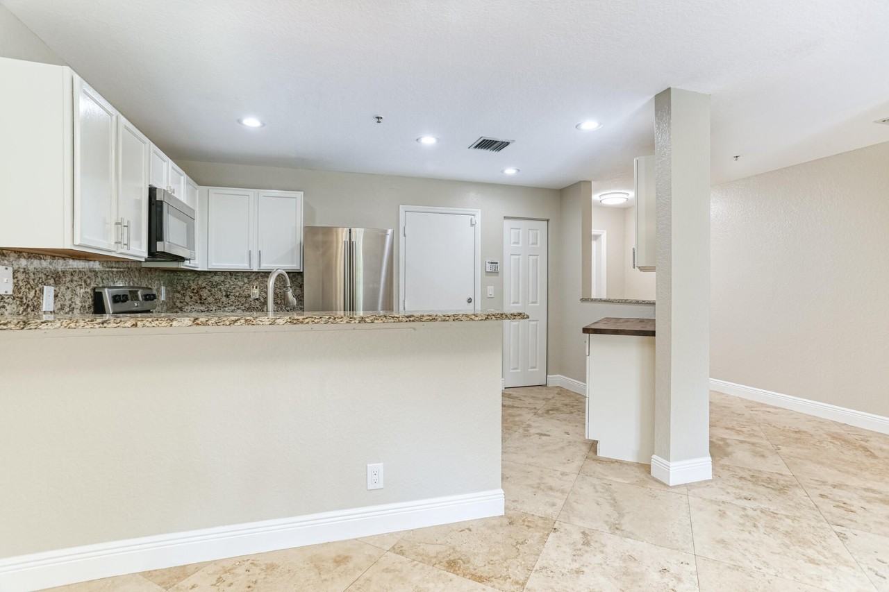 316 Se Bloxham Way - Photo 6 of 27