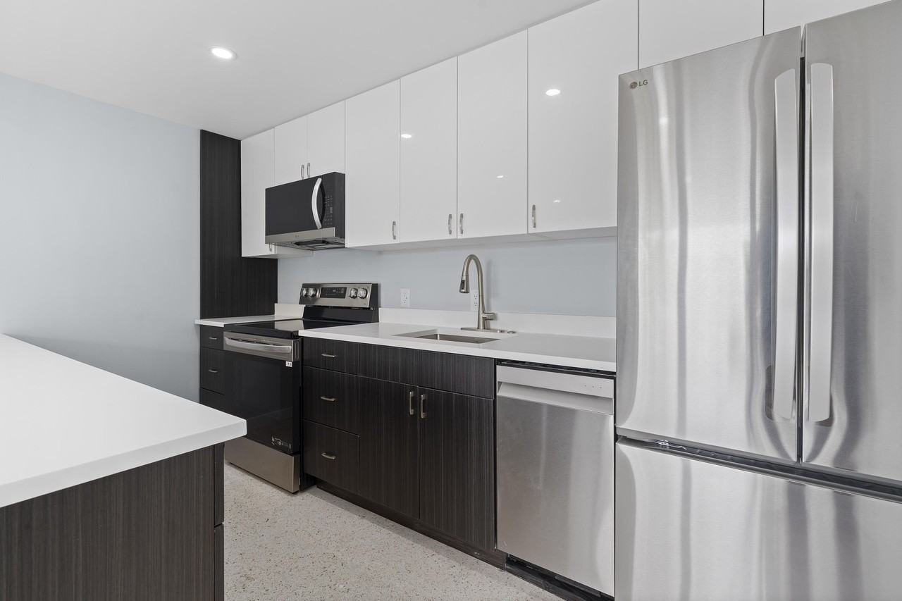 3220 Ne 7th Pl #3 - Photo 3 of 10