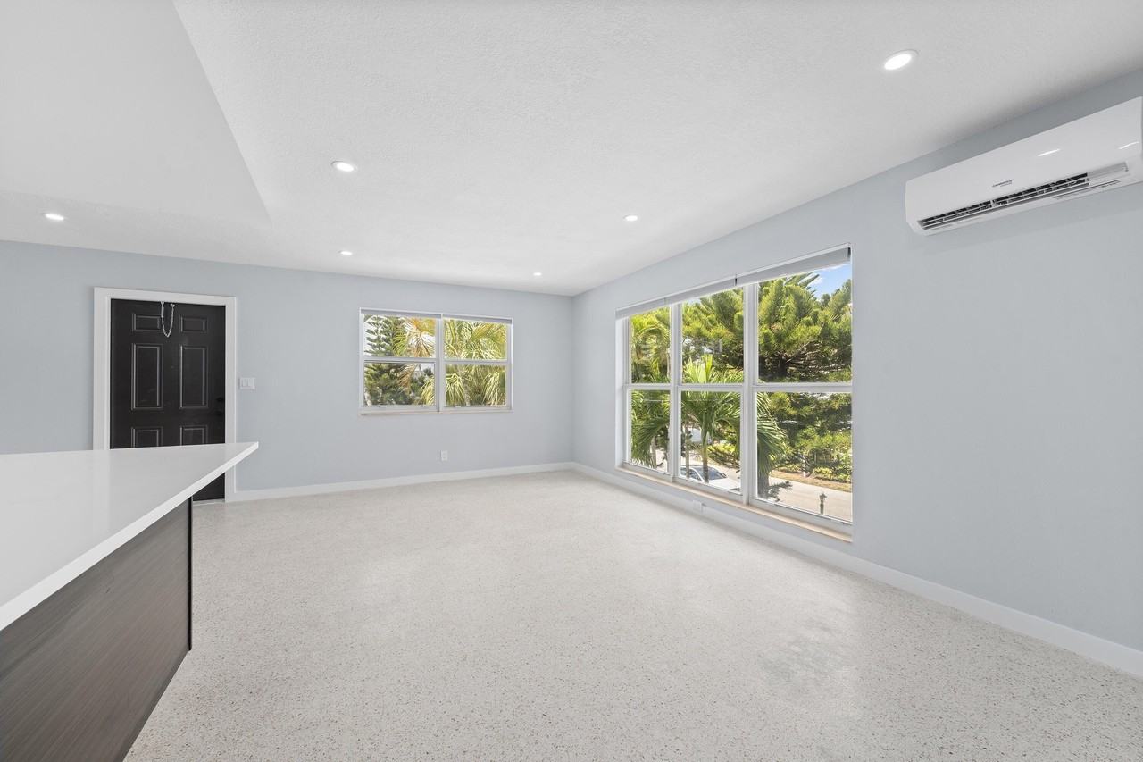 3220 Ne 7th Pl #3 - Photo 5 of 10