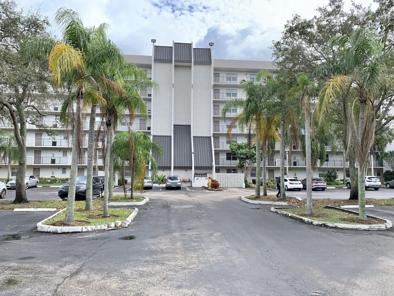 3100 W Rolling Hills Cir #309