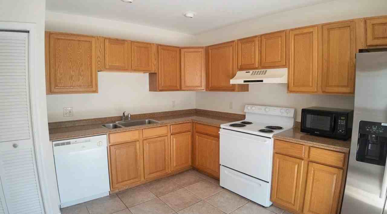 13368 Bedford Mews Ct - Photo 4 of 20