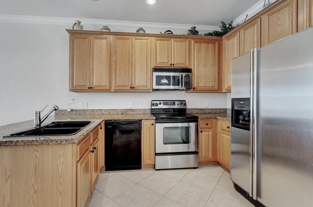 133 Harbors Way - Photo 3 of 32