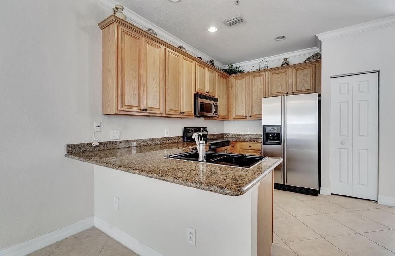 133 Harbors Way - Photo 4 of 32