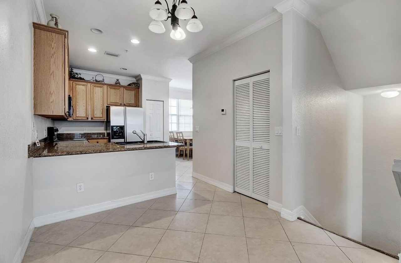 133 Harbors Way - Photo 7 of 32
