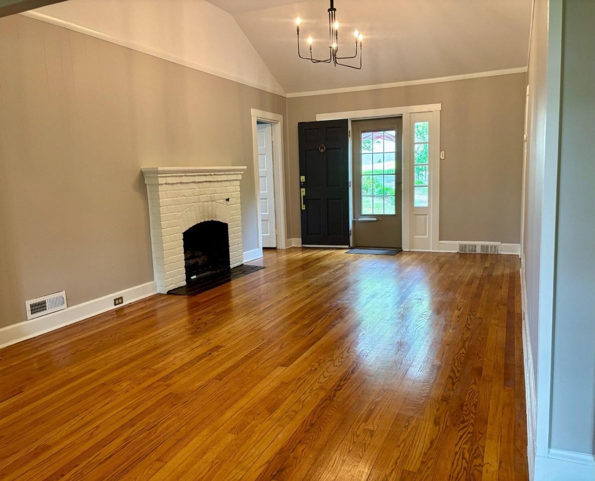 155 Ridgeway Cir - Photo 2 of 27