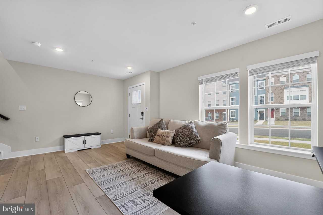 1808 Parham Way - Photo 3 of 31