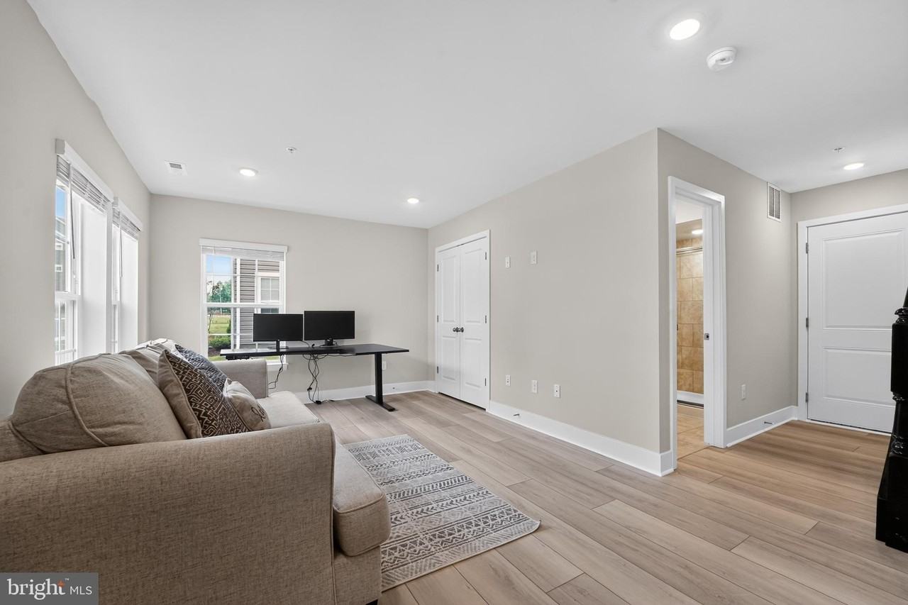 1808 Parham Way - Photo 4 of 31