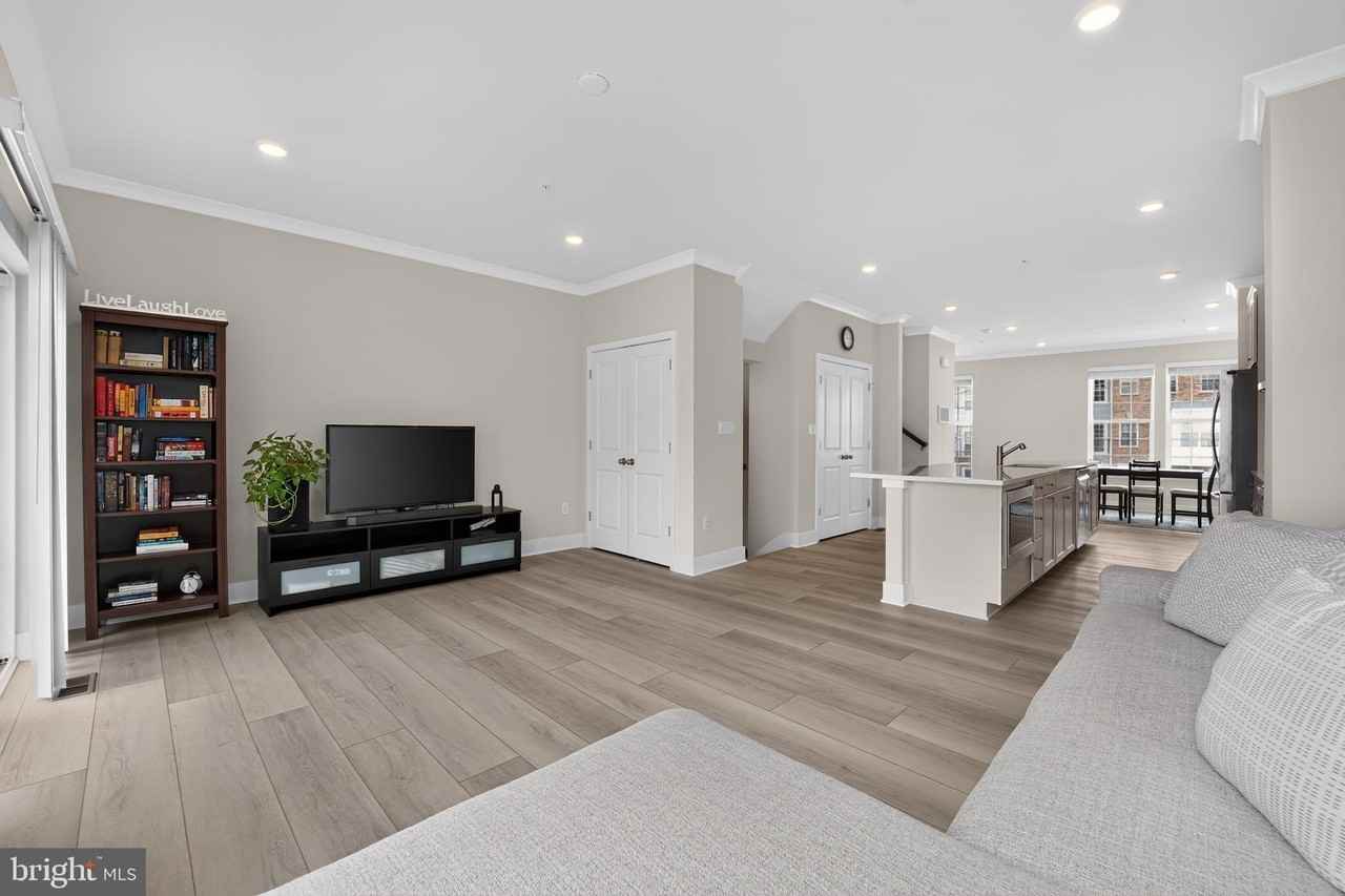 1808 Parham Way - Photo 5 of 31