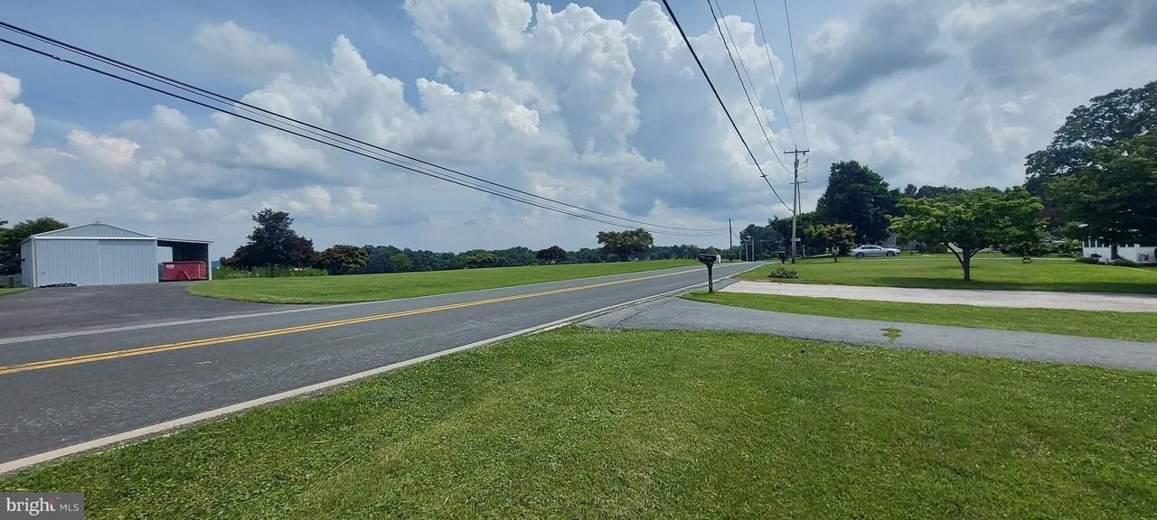 7016 Woodbine Rd - Photo 3 of 24