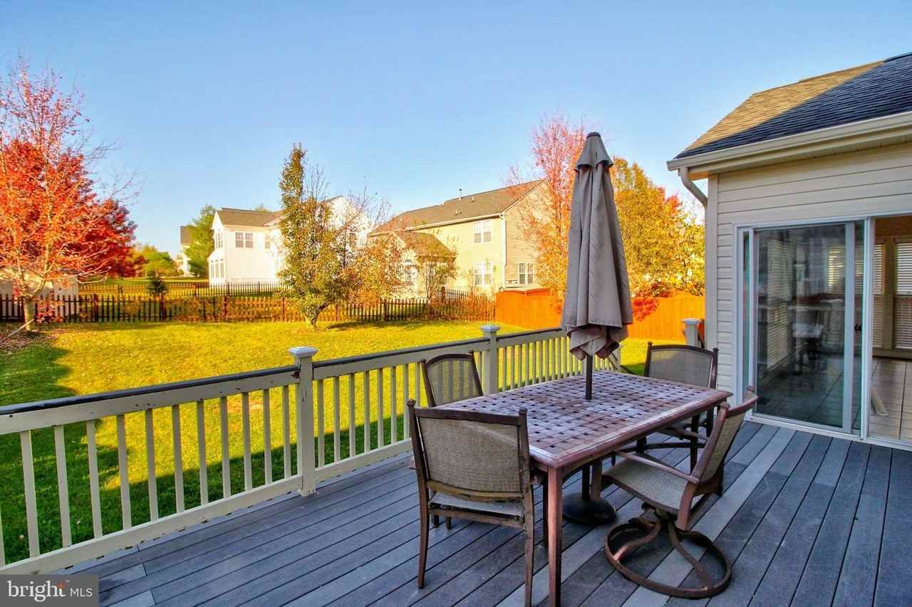 1828 Weybridge Rd - Photo 2 of 26