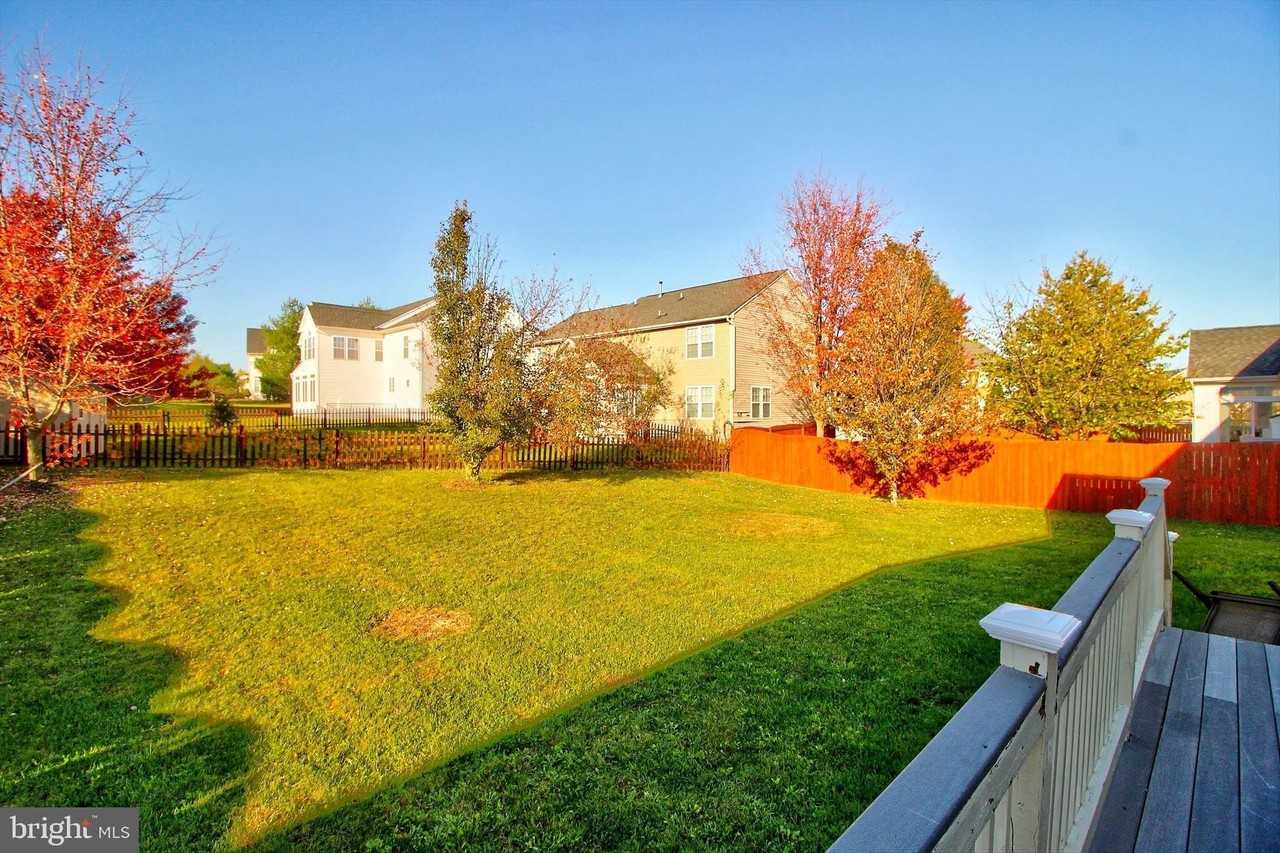 1828 Weybridge Rd - Photo 3 of 26