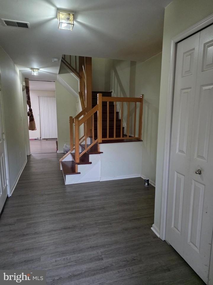 9629 Hadleigh Ct - Photo 3 of 37