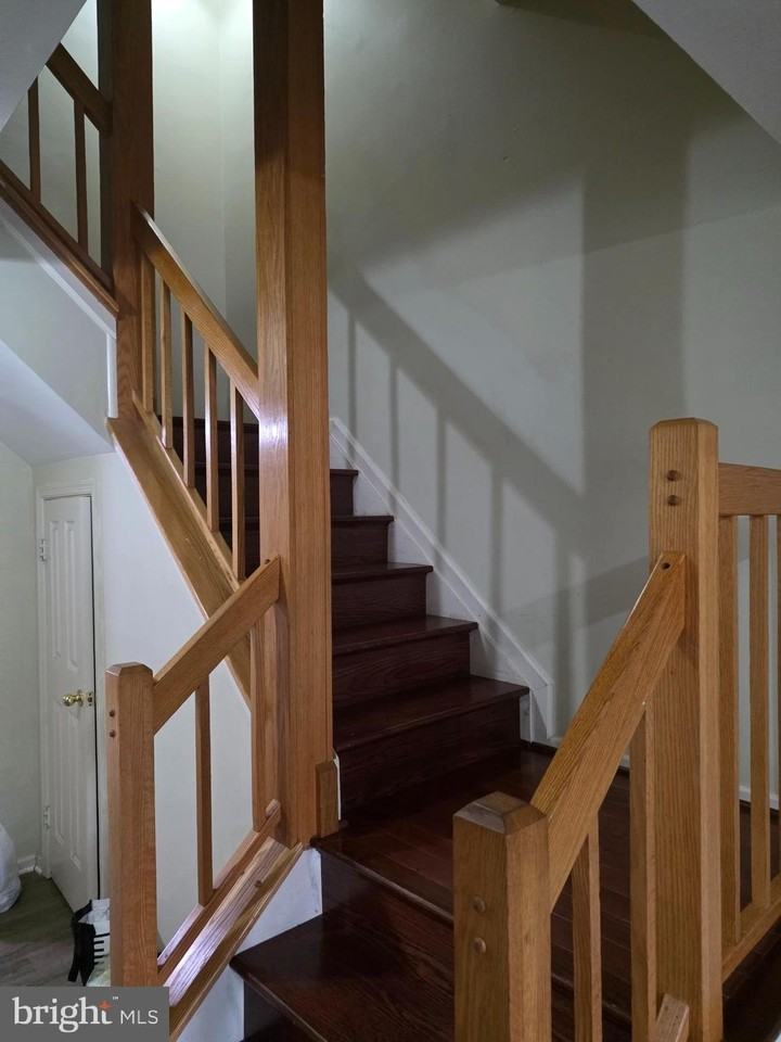 9629 Hadleigh Ct - Photo 7 of 37