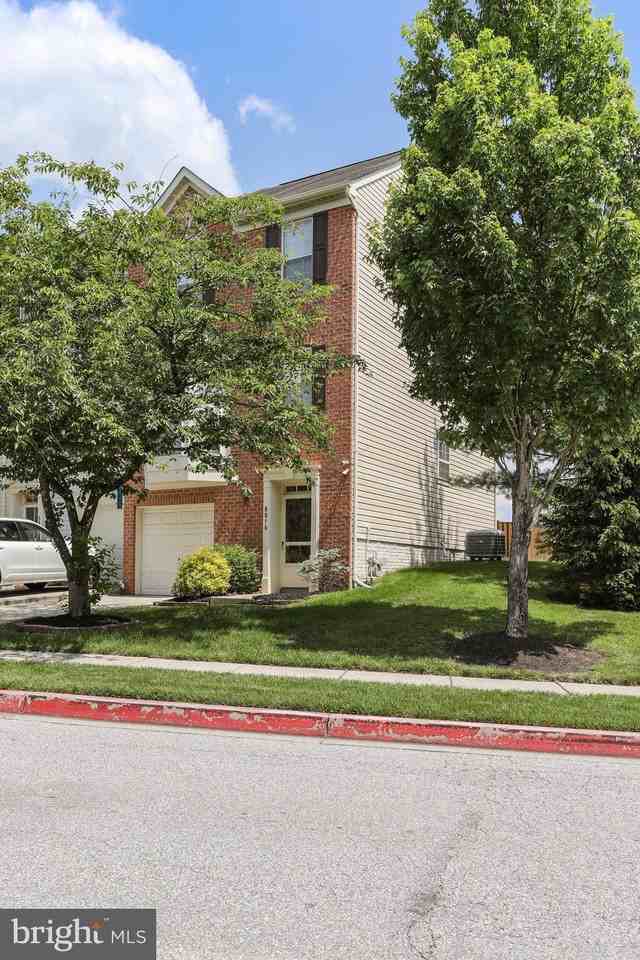 8818 Papillon Dr - Photo 6 of 44
