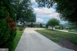 featured image of 2924 Gracefield Rd