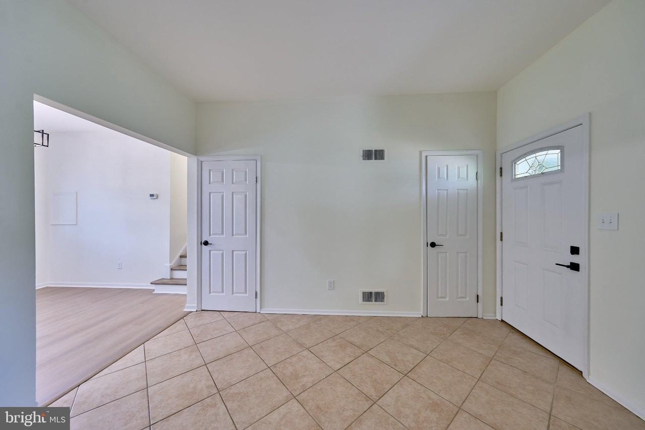 2924 Gracefield Rd - Photo 4 of 50