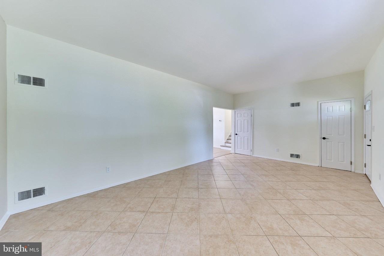 2924 Gracefield Rd - Photo 6 of 50