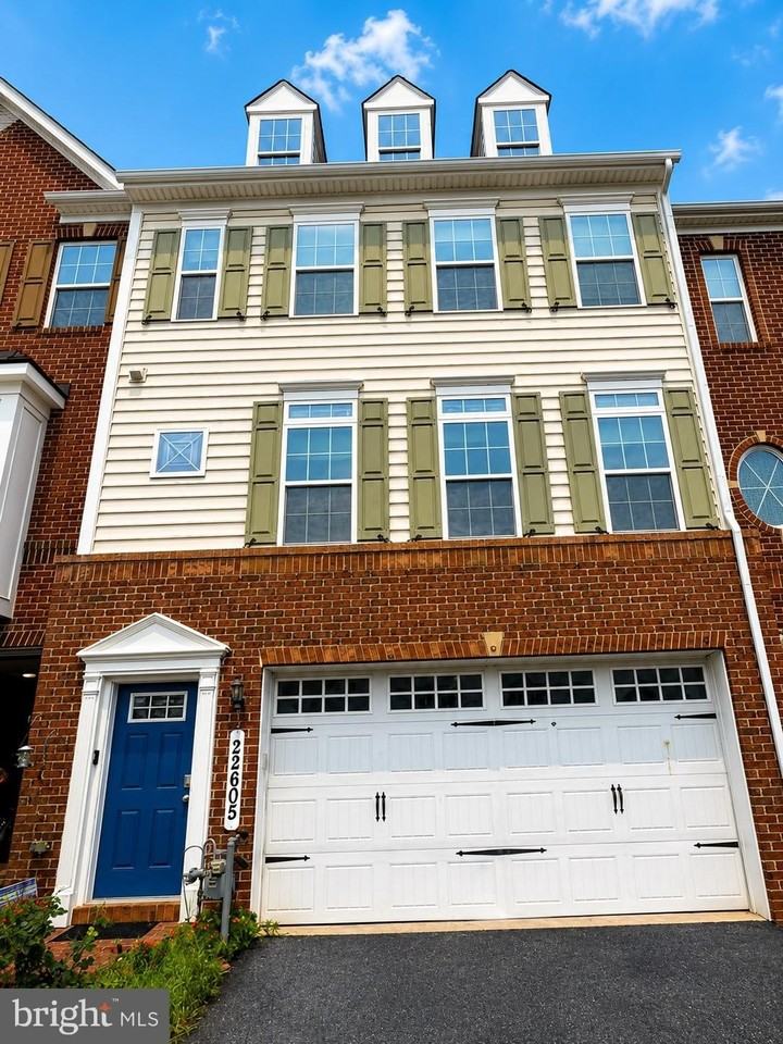22605 Winding Woods Way - Photo 2 of 40