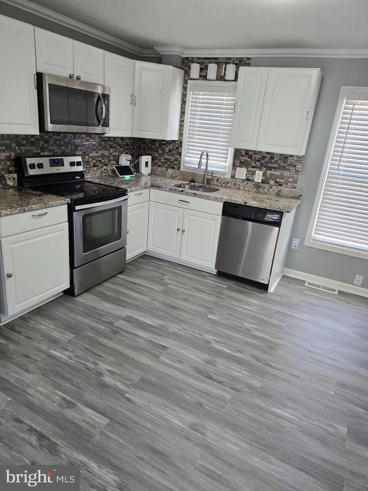 4719 Leroy Gorham Dr - Photo 2 of 11