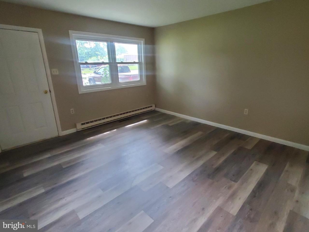 570 Gulden Rd - Photo 5 of 25
