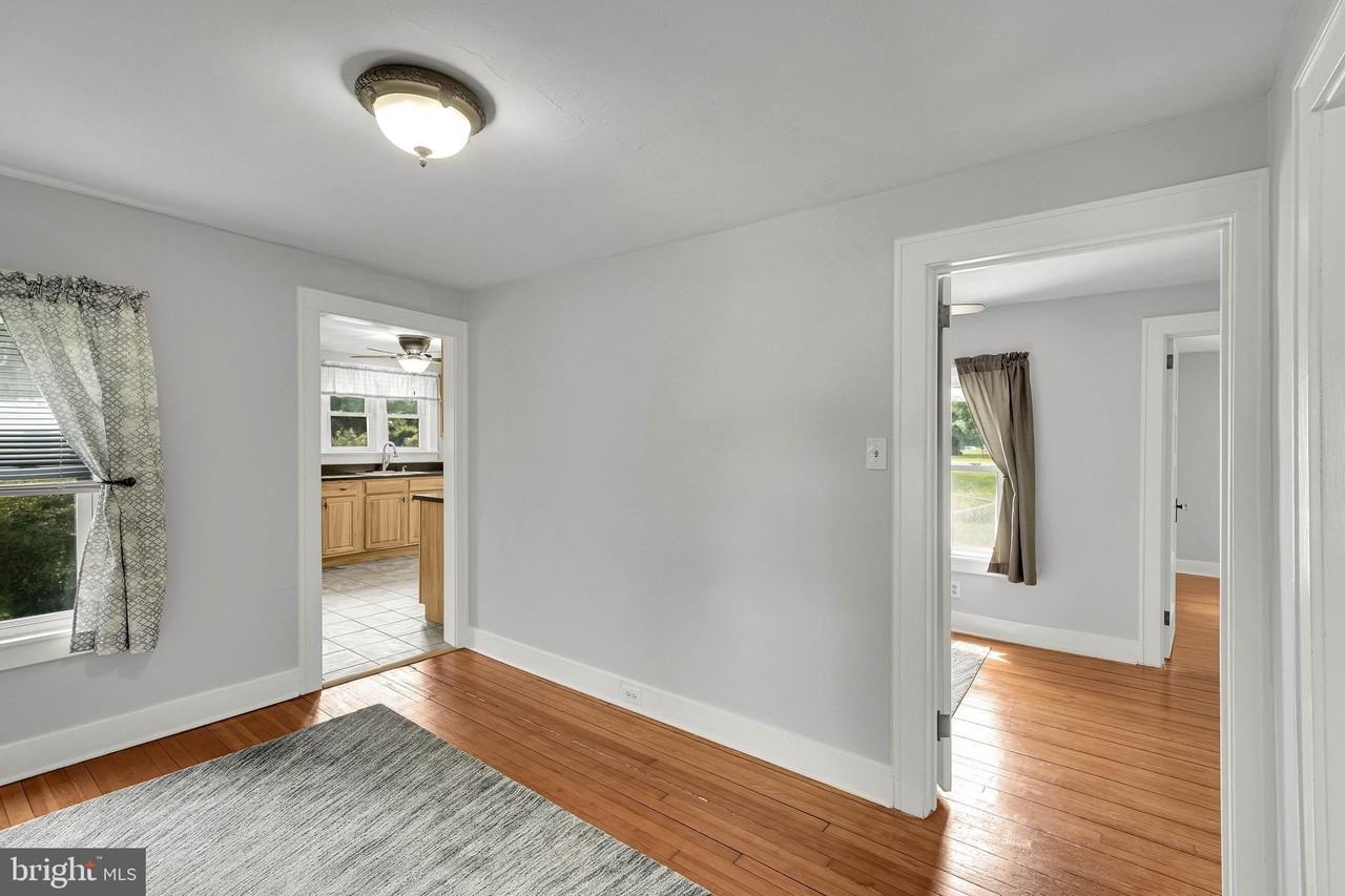 40 Reeceville Rd - Photo 7 of 32