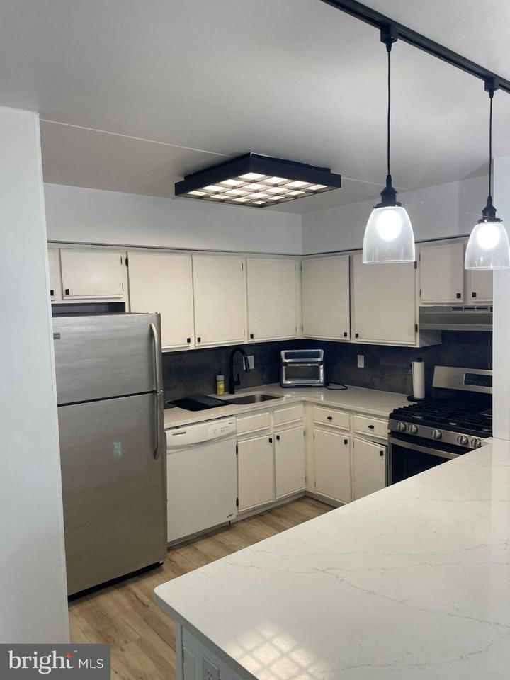 111 Stony Way - Photo 4 of 11