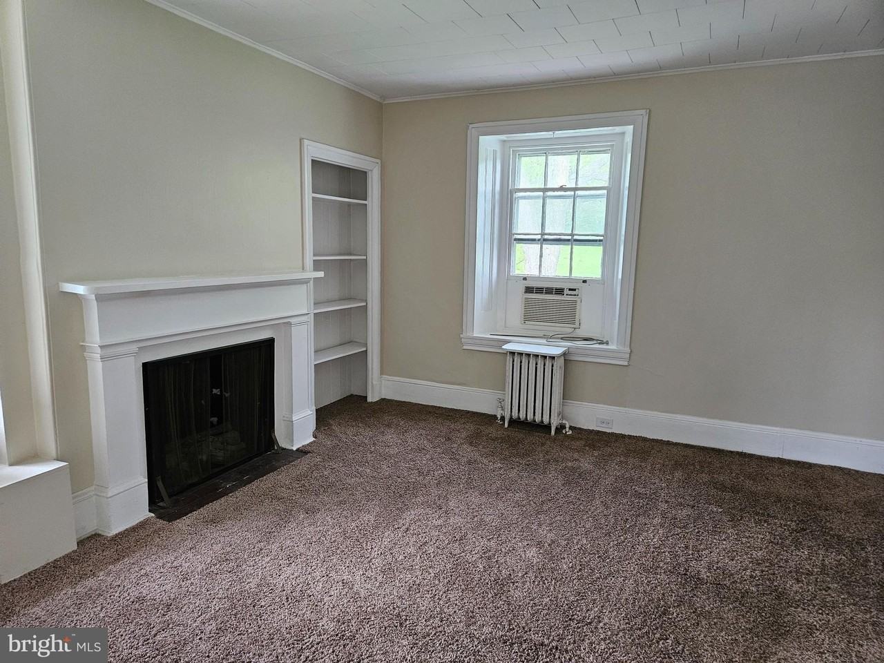 211 S Henderson Rd #3 - Photo 3 of 11