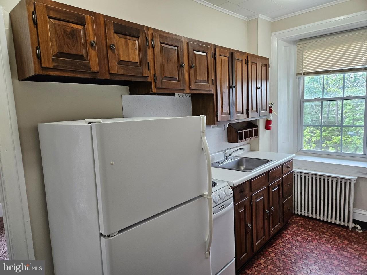 211 S Henderson Rd #3 - Photo 4 of 11