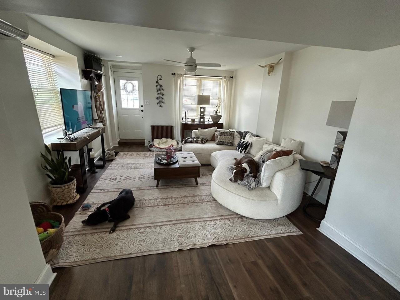 153 W 6th Ave - Photo 2 of 20