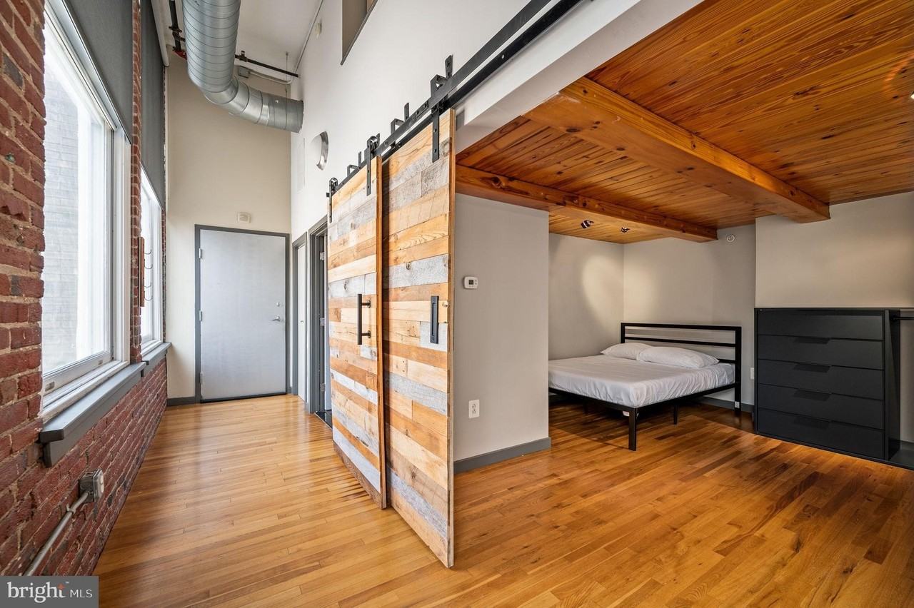1027 Arch St #209 - Photo 3 of 14