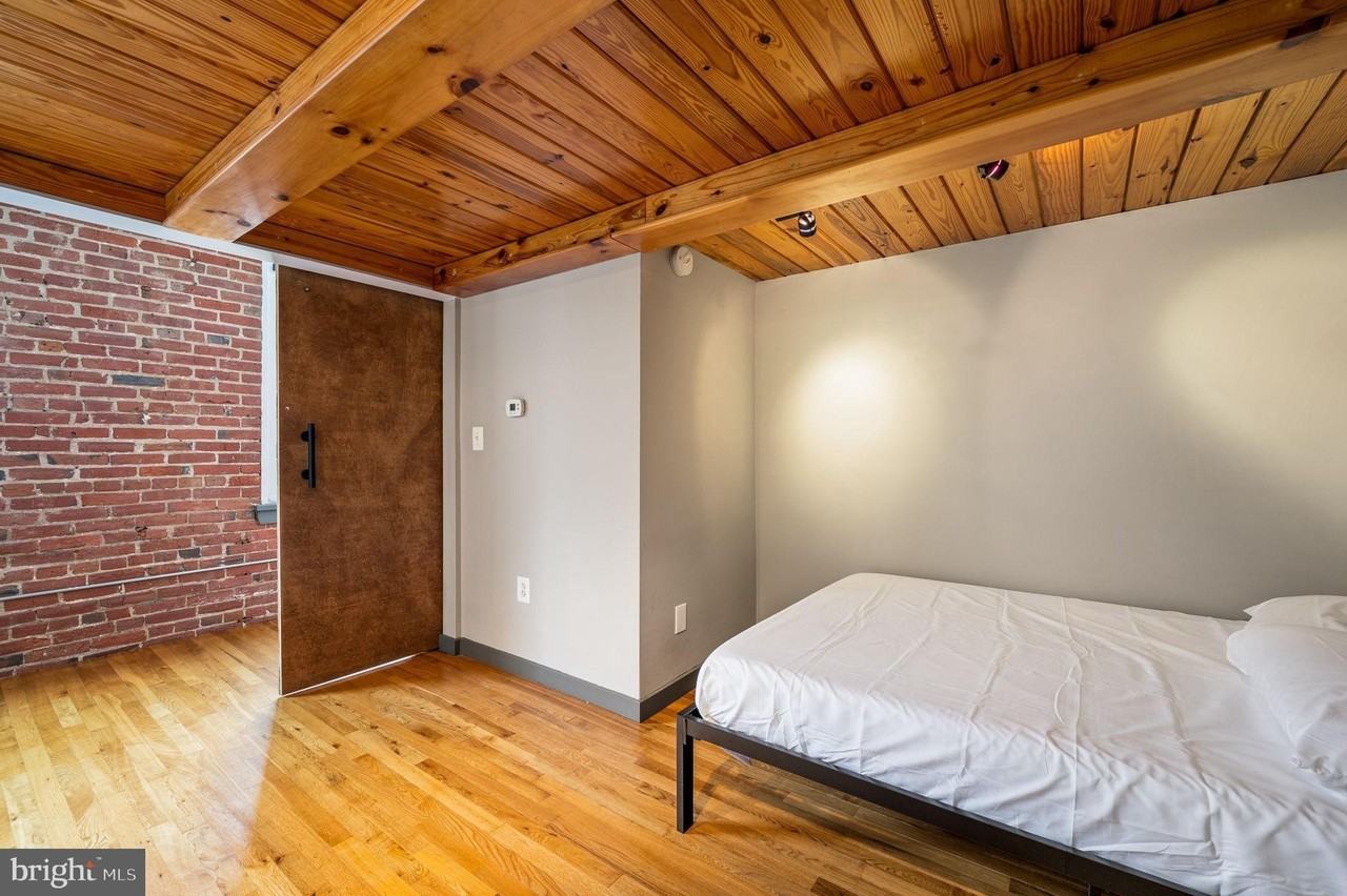 1027 Arch St #209 - Photo 4 of 14