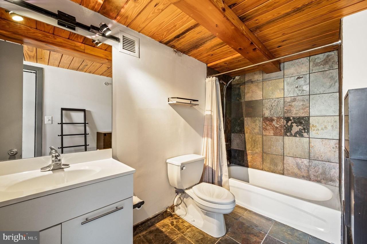 1027 Arch St #209 - Photo 5 of 14