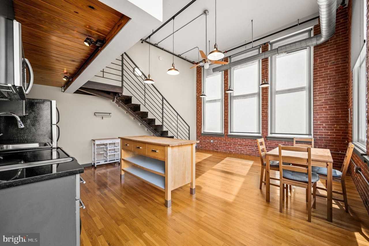 1027 Arch St #209 - Photo 6 of 14