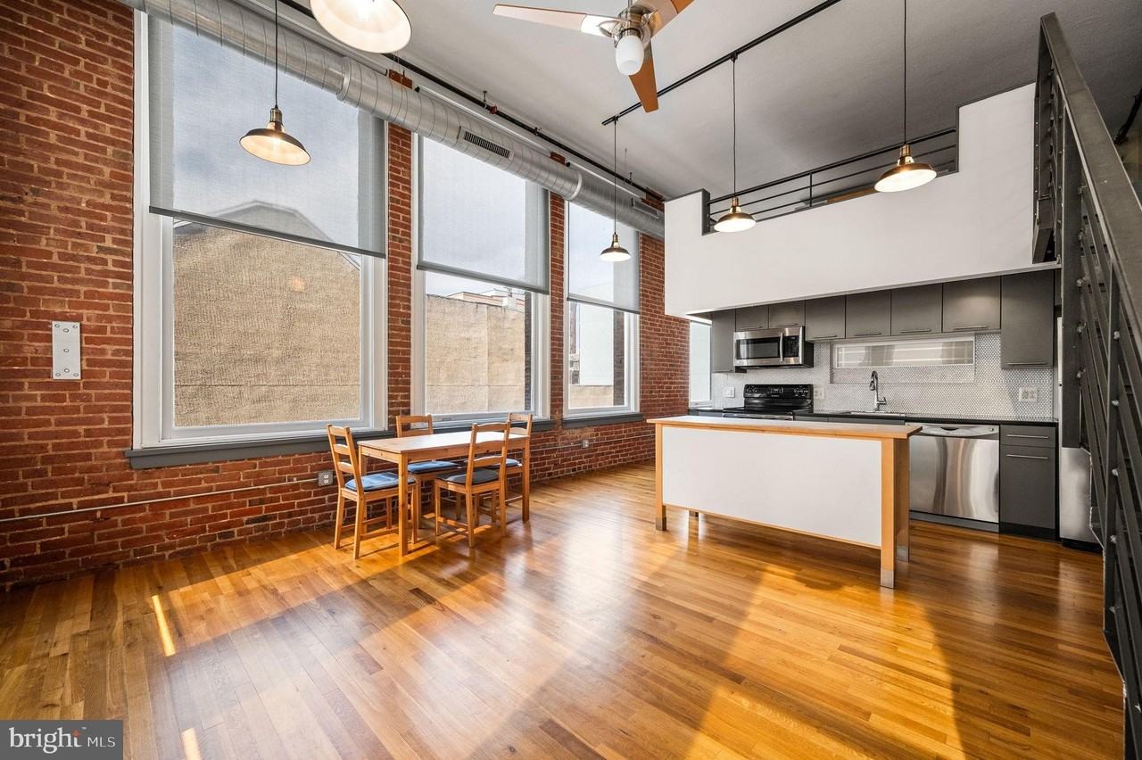 1027 Arch St #209 - Photo 7 of 14