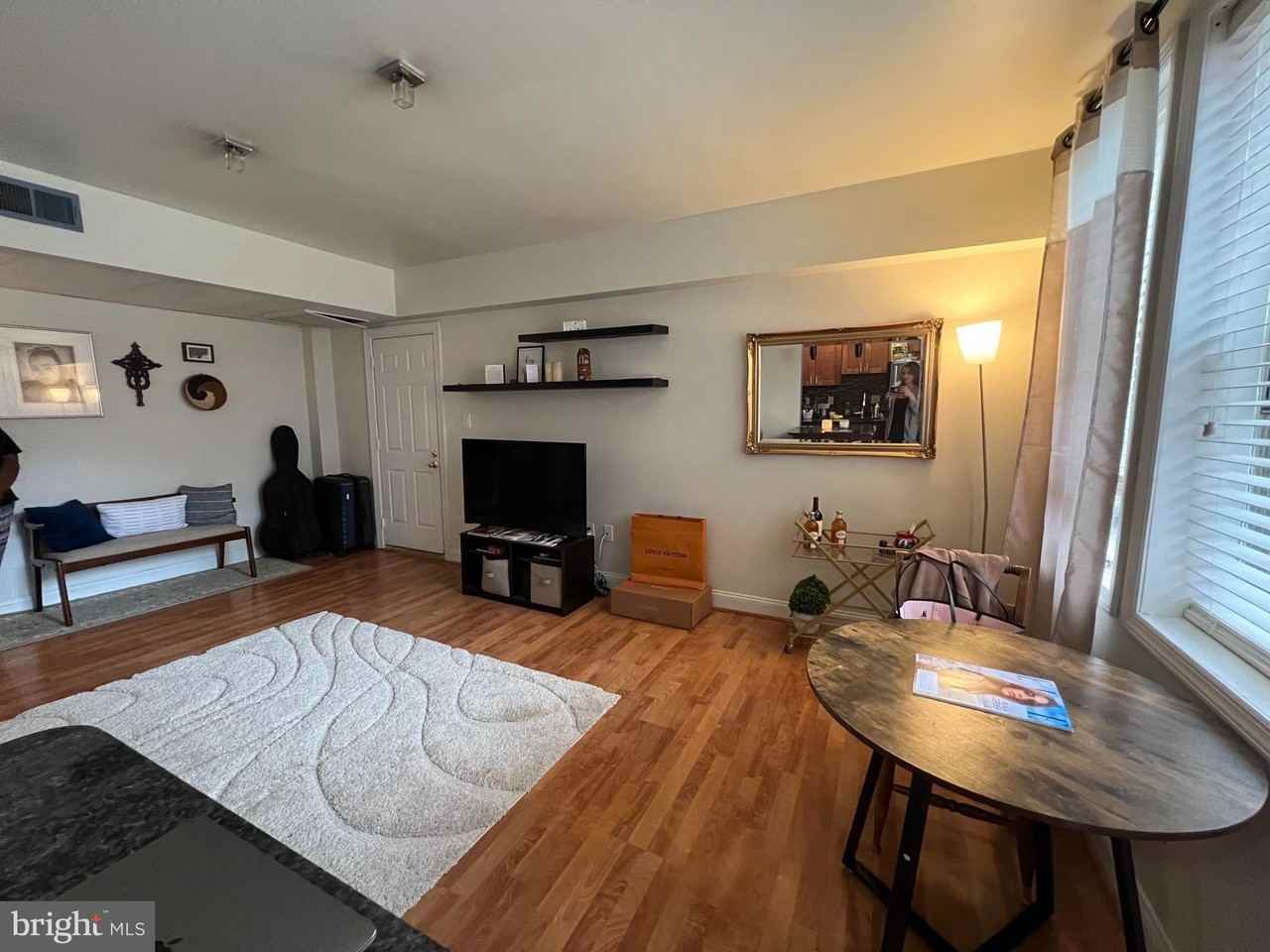 1808 N Queens Ln #4-212 - Photo 3 of 8
