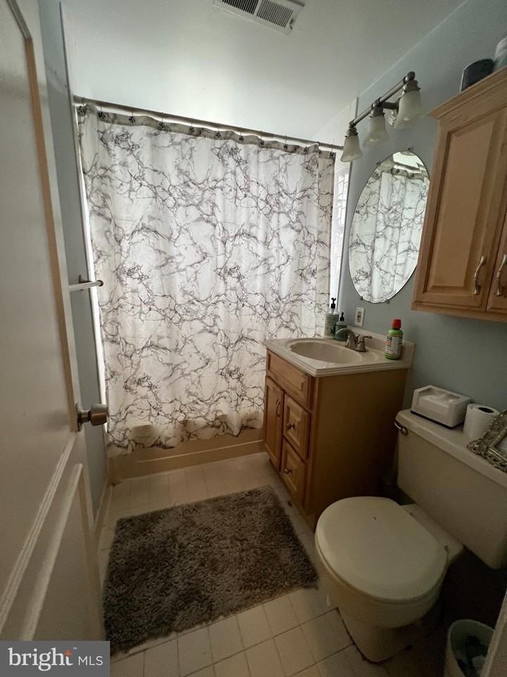 1808 N Queens Ln #4-212 - Photo 5 of 8