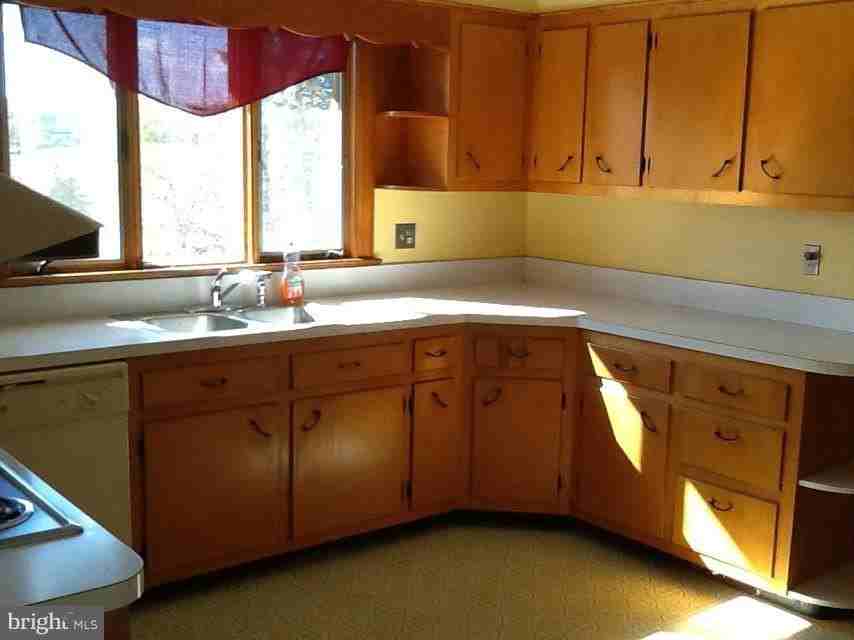 444 Laurel Grove Rd - Photo 5 of 14