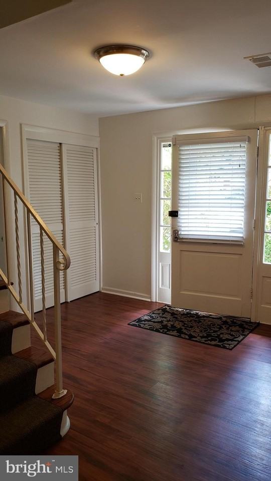 6916 Churchill Rd - Photo 2 of 32