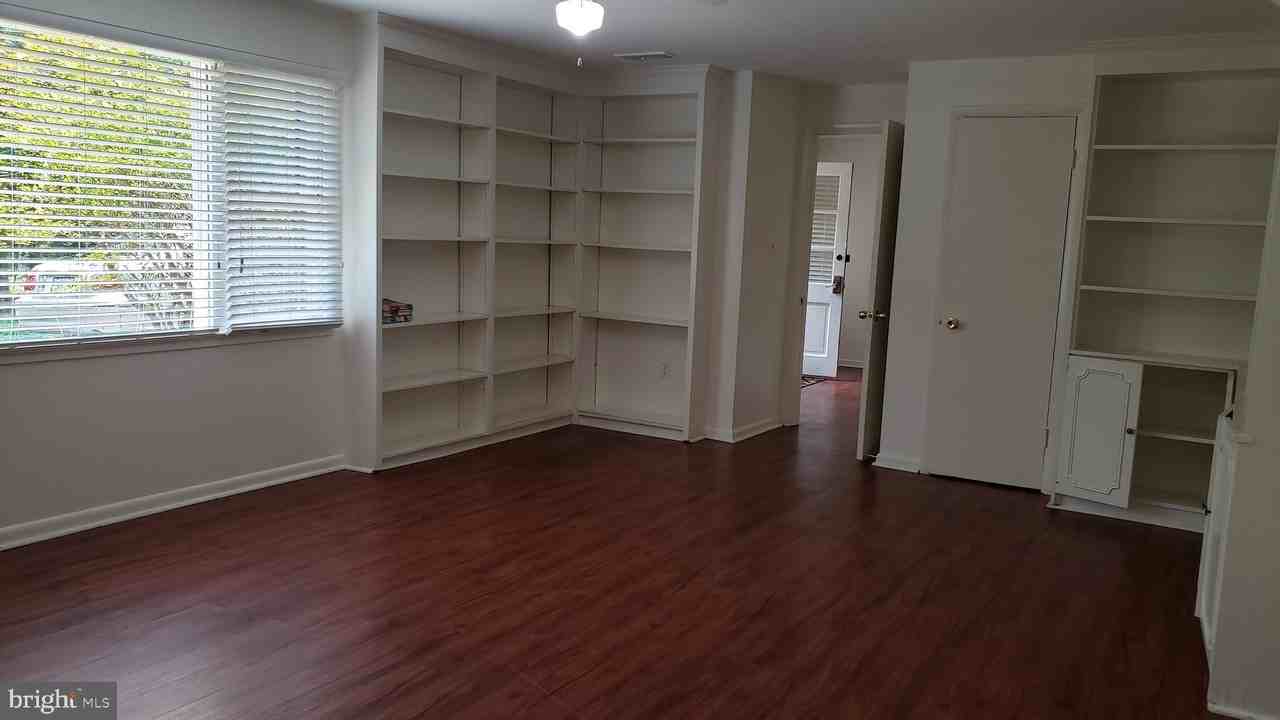 6916 Churchill Rd - Photo 4 of 32