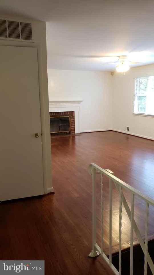 6916 Churchill Rd - Photo 6 of 32
